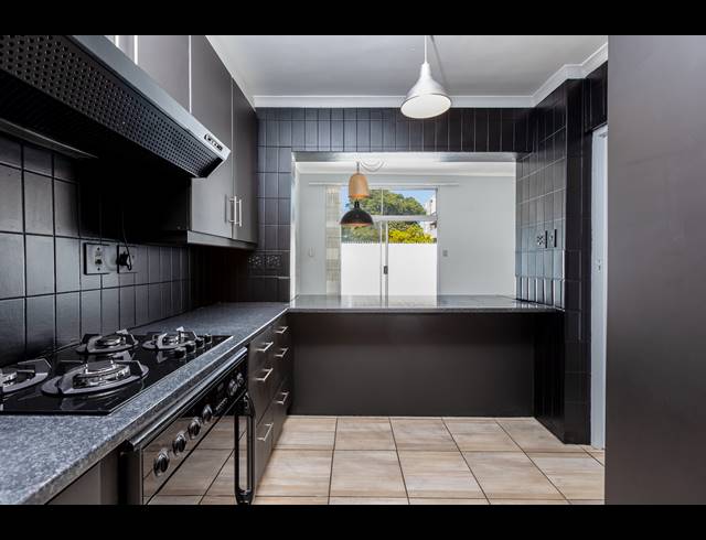 3 BEDROOM HOUSE RENTED IN SEA POINT